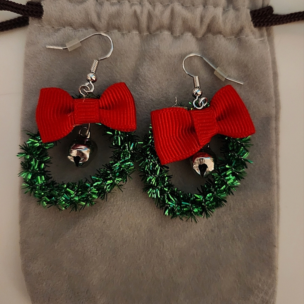 Charming Charlie Christmas Wreath Earrings